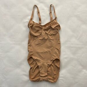 SKIMS SEAMLESS SCULPT BRIEF BODYSUIT